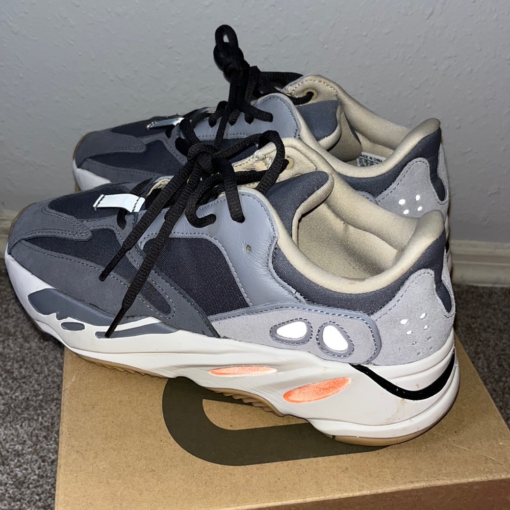 Yeezy 700 Magnet
